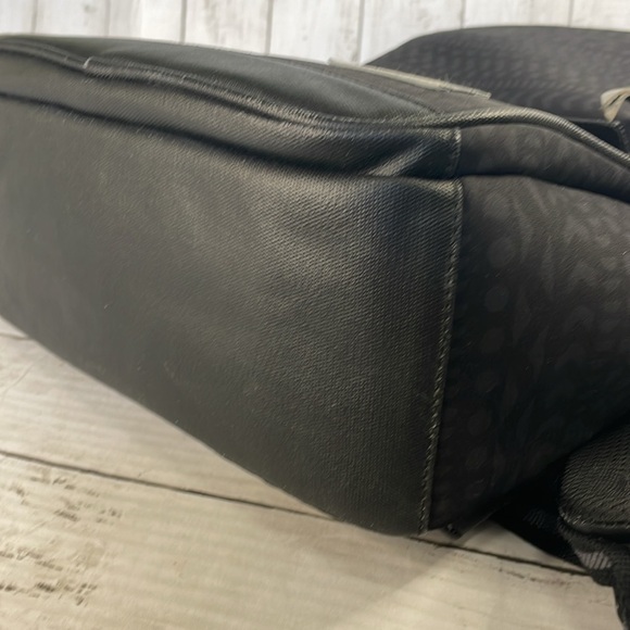 HEX Kindred SIgnal Unisex Black and Charcoal Backpack - Picture 7 of 13